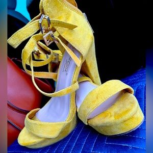 Yellow heels used for one occasion. Great shoe. 3 inches. Thick heel.